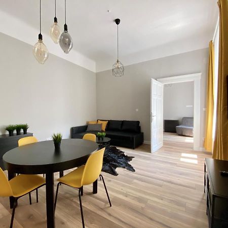 Standard Apartment By Hi5 - 2 Bedroom Suite In The Center Budapest Exterior photo